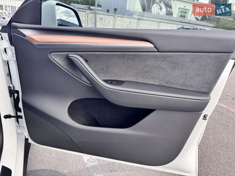 Позашляховик / Кросовер Tesla Model Y 2022 в Києві