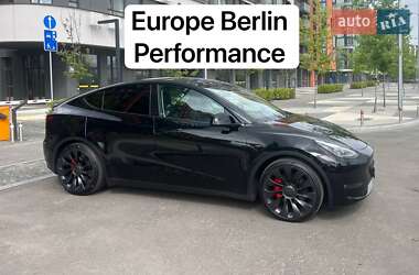 Внедорожник / Кроссовер Tesla Model Y 2023 в Киеве