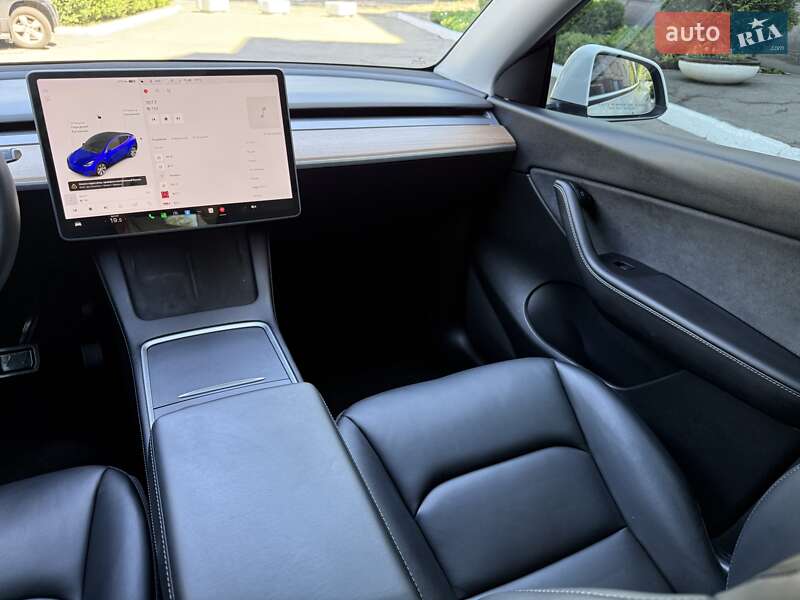 Позашляховик / Кросовер Tesla Model Y 2021 в Кам'янському