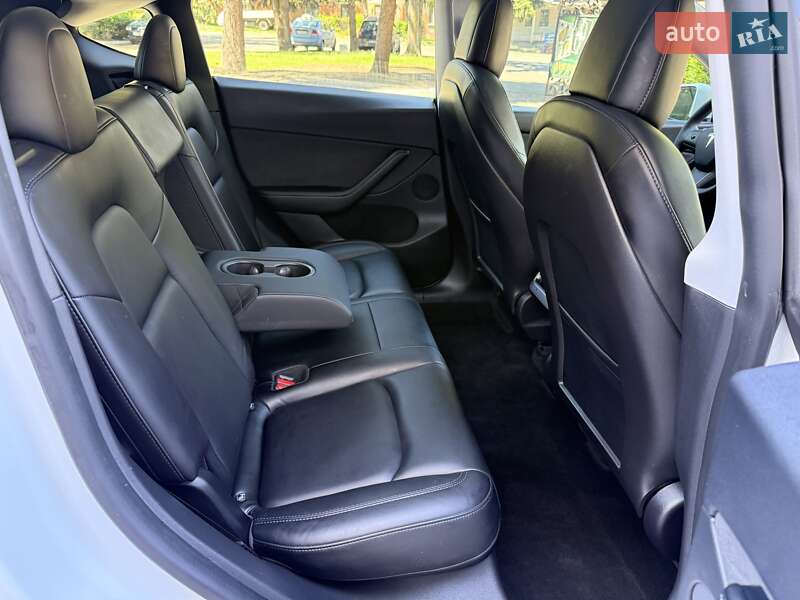 Позашляховик / Кросовер Tesla Model Y 2021 в Кам'янському