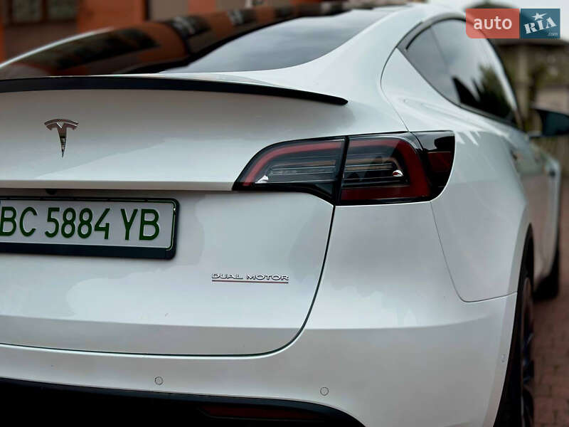 Внедорожник / Кроссовер Tesla Model Y 2021 в Стрые