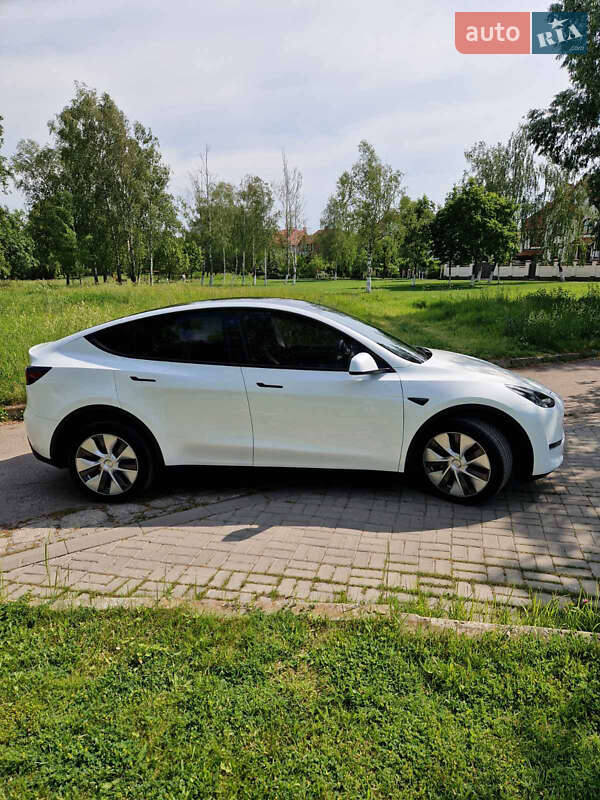 Внедорожник / Кроссовер Tesla Model Y 2023 в Ровно