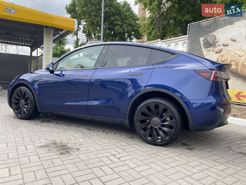 Позашляховик / Кросовер Tesla Model Y 2023 в 