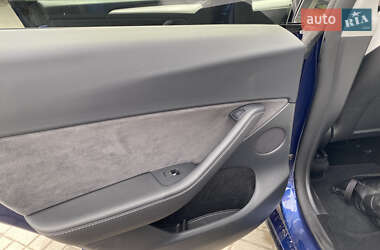 Позашляховик / Кросовер Tesla Model Y 2023 в 