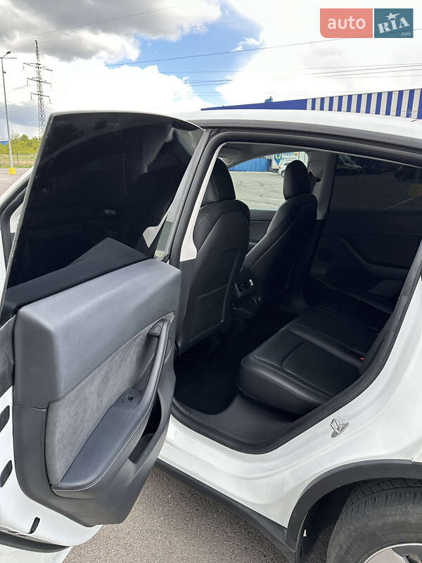 Позашляховик / Кросовер Tesla Model Y 2021 в Рівному