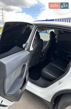 Внедорожник / Кроссовер Tesla Model Y 2021 в 