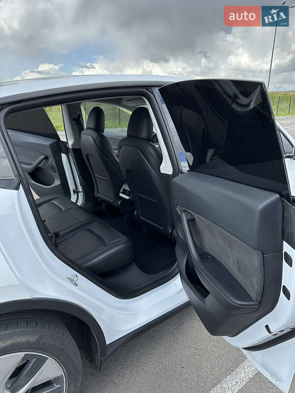 Позашляховик / Кросовер Tesla Model Y 2021 в Рівному