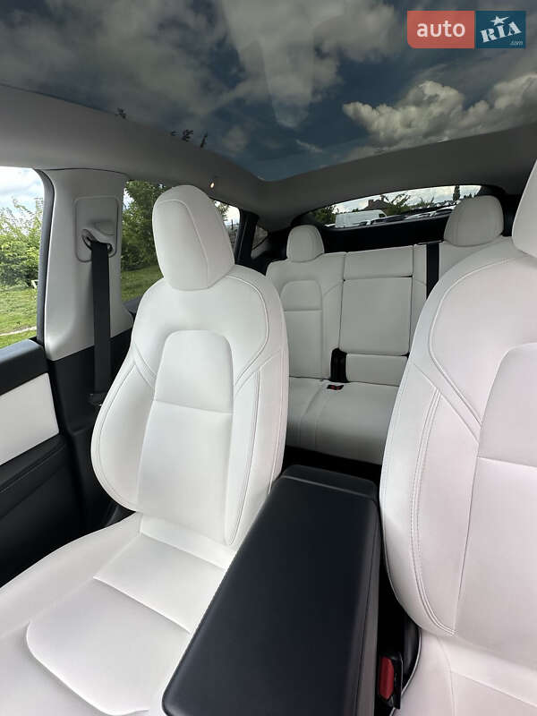Внедорожник / Кроссовер Tesla Model Y 2021 в Киеве