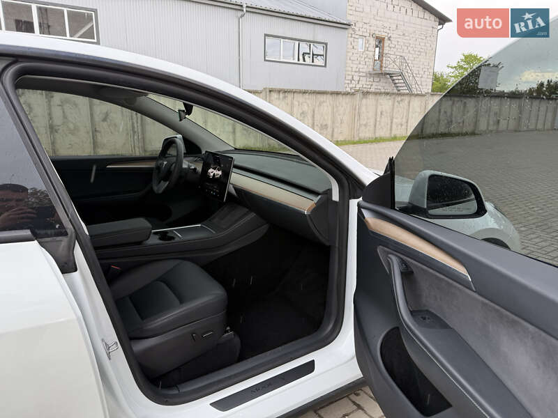 Внедорожник / Кроссовер Tesla Model Y 2023 в Тернополе