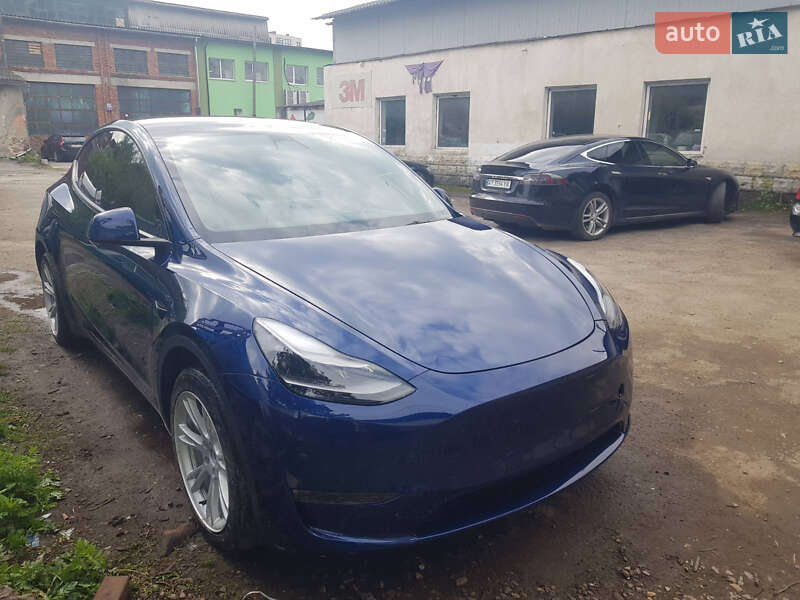 Позашляховик / Кросовер Tesla Model Y 2023 в 