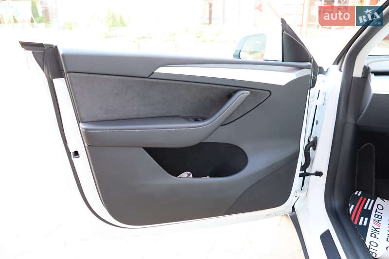 Позашляховик / Кросовер Tesla Model Y 2023 в Львові