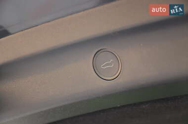 Внедорожник / Кроссовер Tesla Model Y 2024 в 