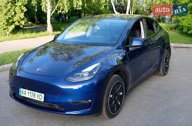 Внедорожник / Кроссовер Tesla Model Y 2024 в 