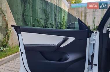 Позашляховик / Кросовер Tesla Model Y 2021 в 