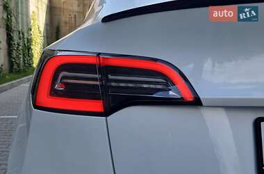 Позашляховик / Кросовер Tesla Model Y 2021 в 