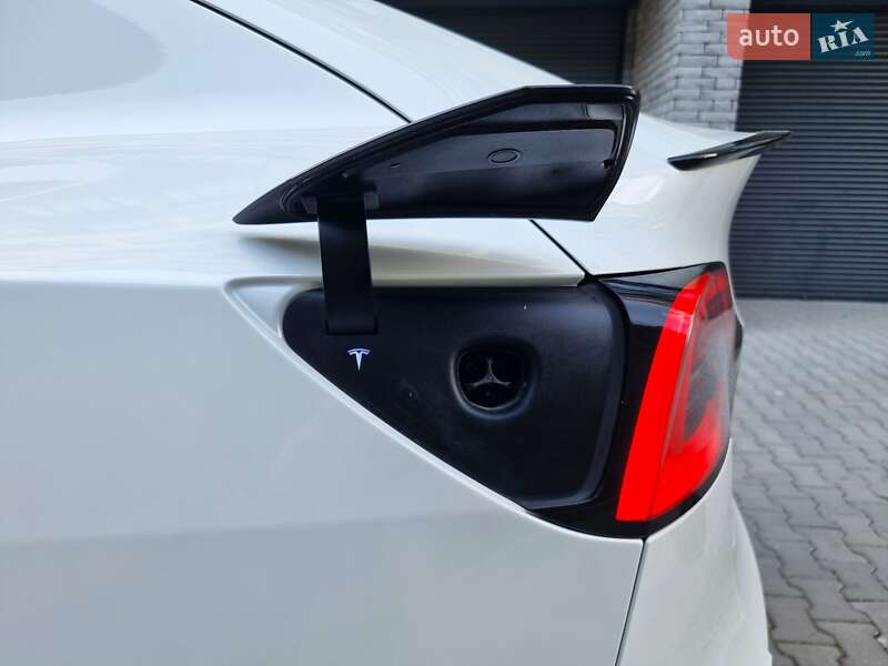 Позашляховик / Кросовер Tesla Model Y 2021 в Хмельницькому