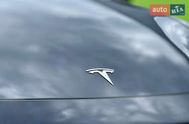 Позашляховик / Кросовер Tesla Model Y 2024 в 