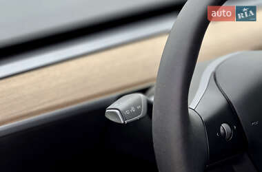 Позашляховик / Кросовер Tesla Model Y 2024 в 