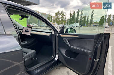 Позашляховик / Кросовер Tesla Model Y 2024 в 