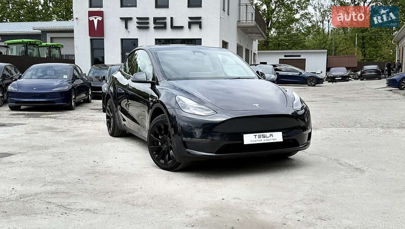 Tesla Model Y 2024