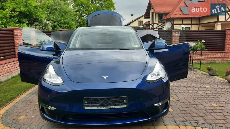 Внедорожник / Кроссовер Tesla Model Y 2023 в Ивано-Франковске