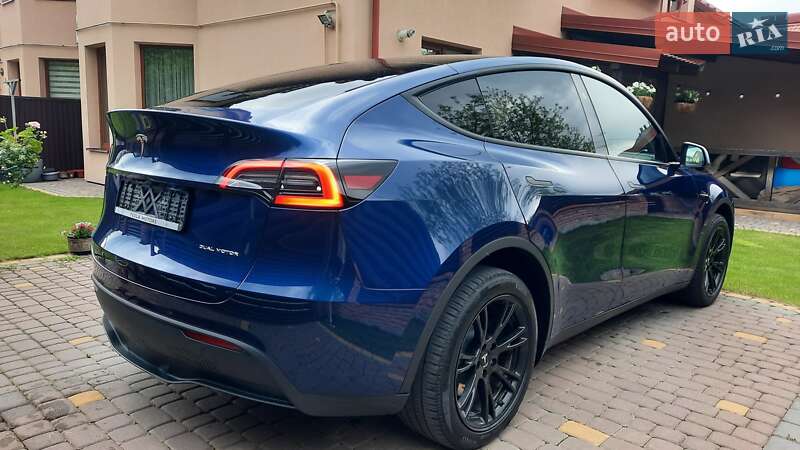 Внедорожник / Кроссовер Tesla Model Y 2023 в Ивано-Франковске
