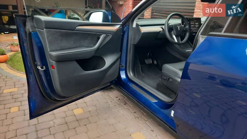 Внедорожник / Кроссовер Tesla Model Y 2023 в Ивано-Франковске