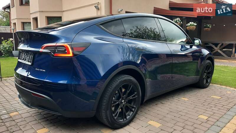 Внедорожник / Кроссовер Tesla Model Y 2023 в Ивано-Франковске