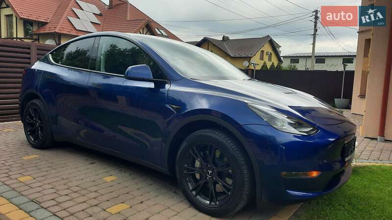 Внедорожник / Кроссовер Tesla Model Y 2023 в Ивано-Франковске