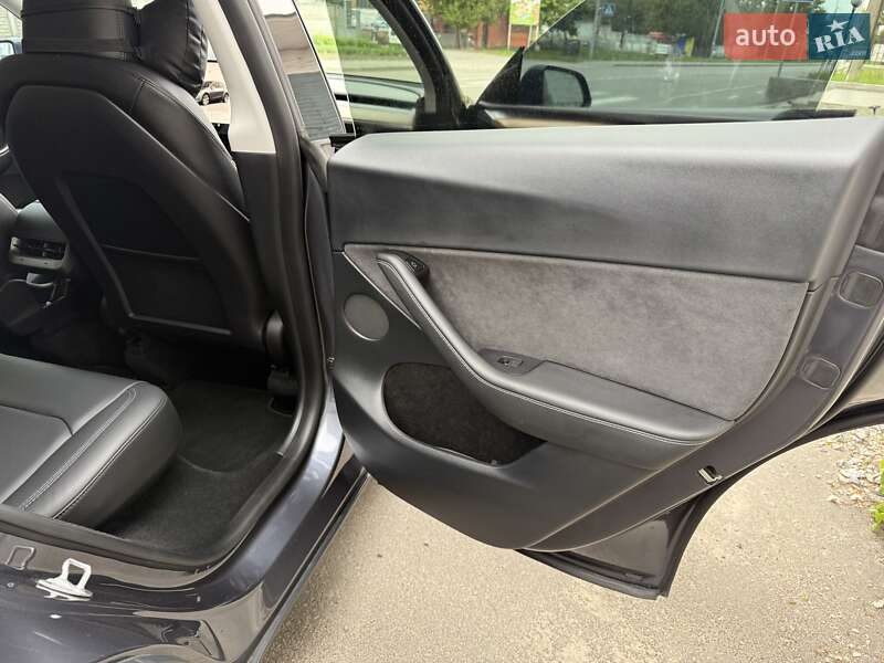 Внедорожник / Кроссовер Tesla Model Y 2023 в Киеве