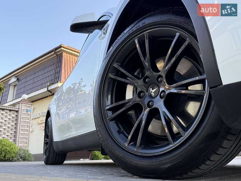 Внедорожник / Кроссовер Tesla Model Y 2021 в Виннице