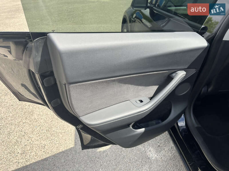 Внедорожник / Кроссовер Tesla Model Y 2023 в Радомышле
