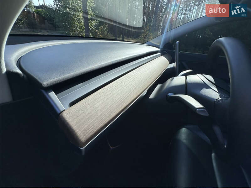 Внедорожник / Кроссовер Tesla Model Y 2020 в Киеве