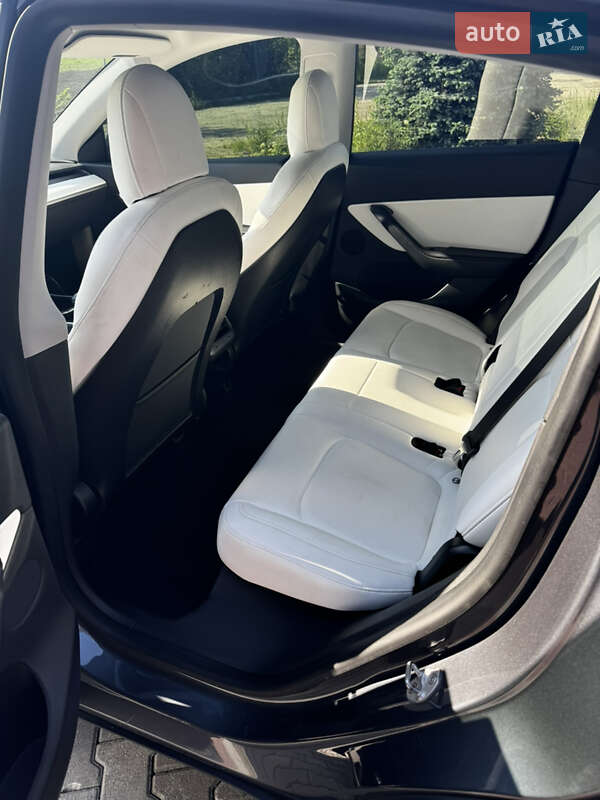 Позашляховик / Кросовер Tesla Model Y 2020 в Чернівцях