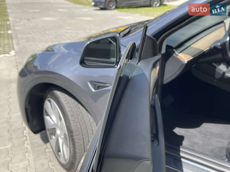 Позашляховик / Кросовер Tesla Model Y 2022 в Рівному
