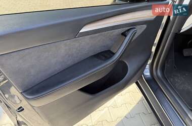 Позашляховик / Кросовер Tesla Model Y 2024 в 