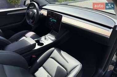 Позашляховик / Кросовер Tesla Model Y 2024 в 