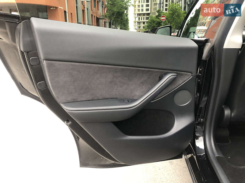 Внедорожник / Кроссовер Tesla Model Y 2022 в Киеве