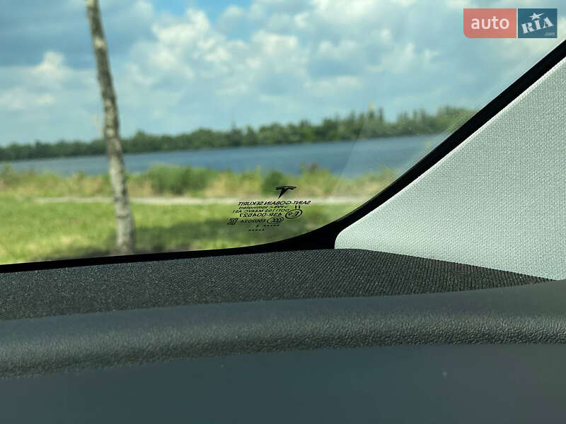 Внедорожник / Кроссовер Tesla Model Y 2023 в Днепре