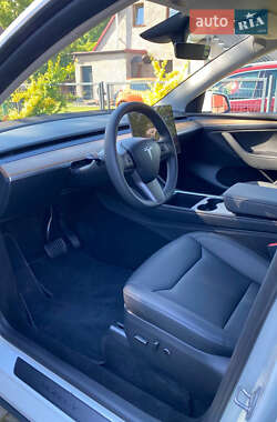 Позашляховик / Кросовер Tesla Model Y 2024 в 