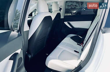 Позашляховик / Кросовер Tesla Model Y 2021 в 