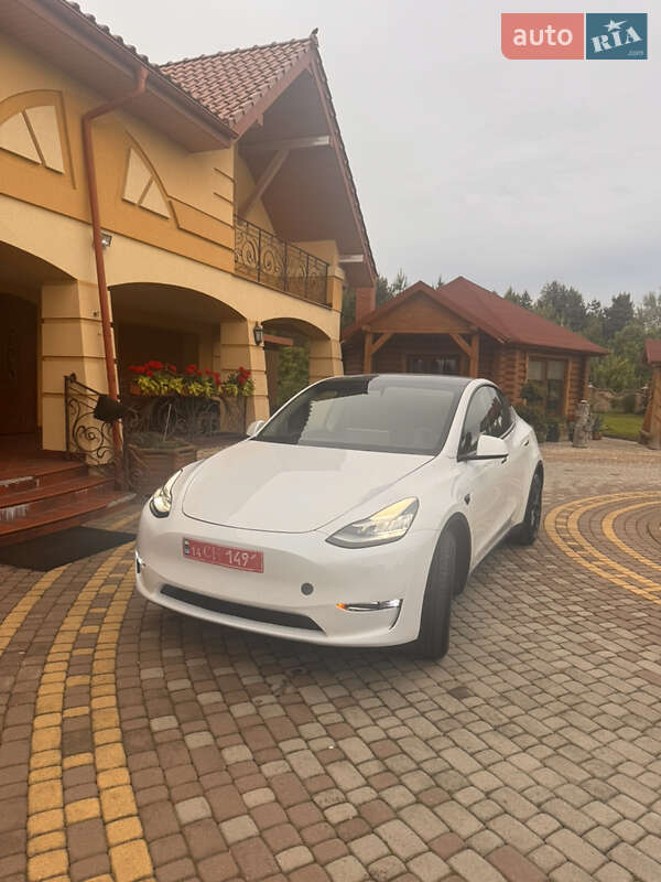 Tesla Model Y 2021