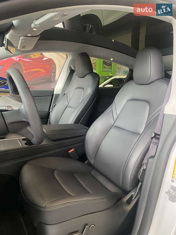 Внедорожник / Кроссовер Tesla Model Y 2024 в Киеве