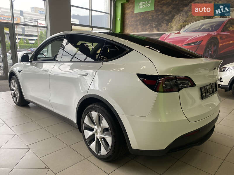 Внедорожник / Кроссовер Tesla Model Y 2024 в Киеве