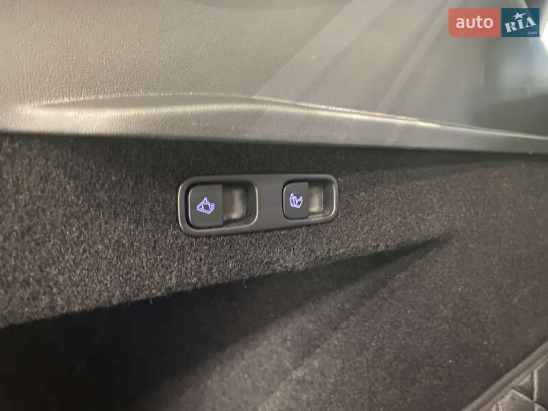 Внедорожник / Кроссовер Tesla Model Y 2024 в Киеве