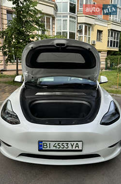 Позашляховик / Кросовер Tesla Model Y 2024 в 