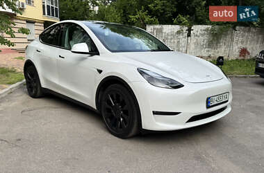 Позашляховик / Кросовер Tesla Model Y 2024 в 
