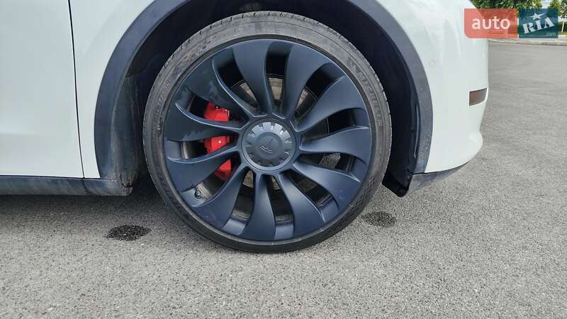 Внедорожник / Кроссовер Tesla Model Y 2021 в Ирпене
