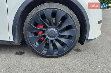 Внедорожник / Кроссовер Tesla Model Y 2021 в 