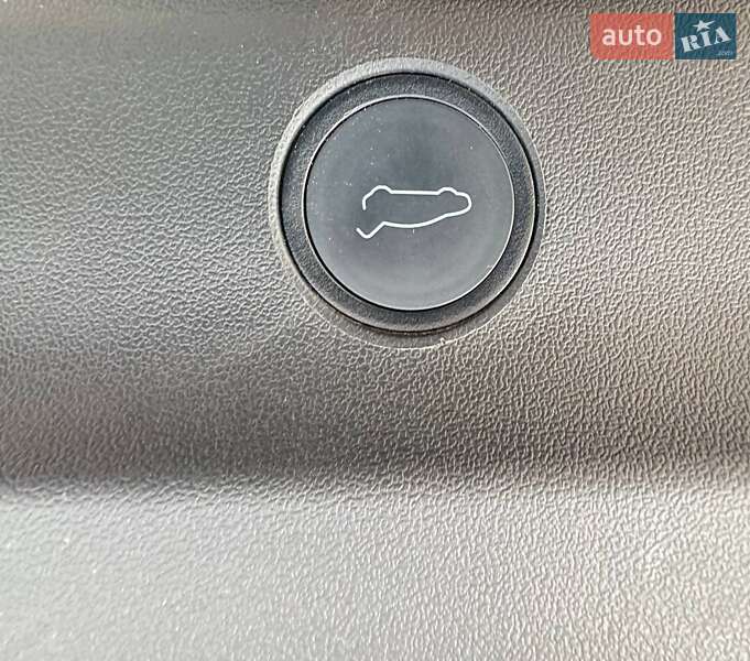 Внедорожник / Кроссовер Tesla Model Y 2020 в Львове